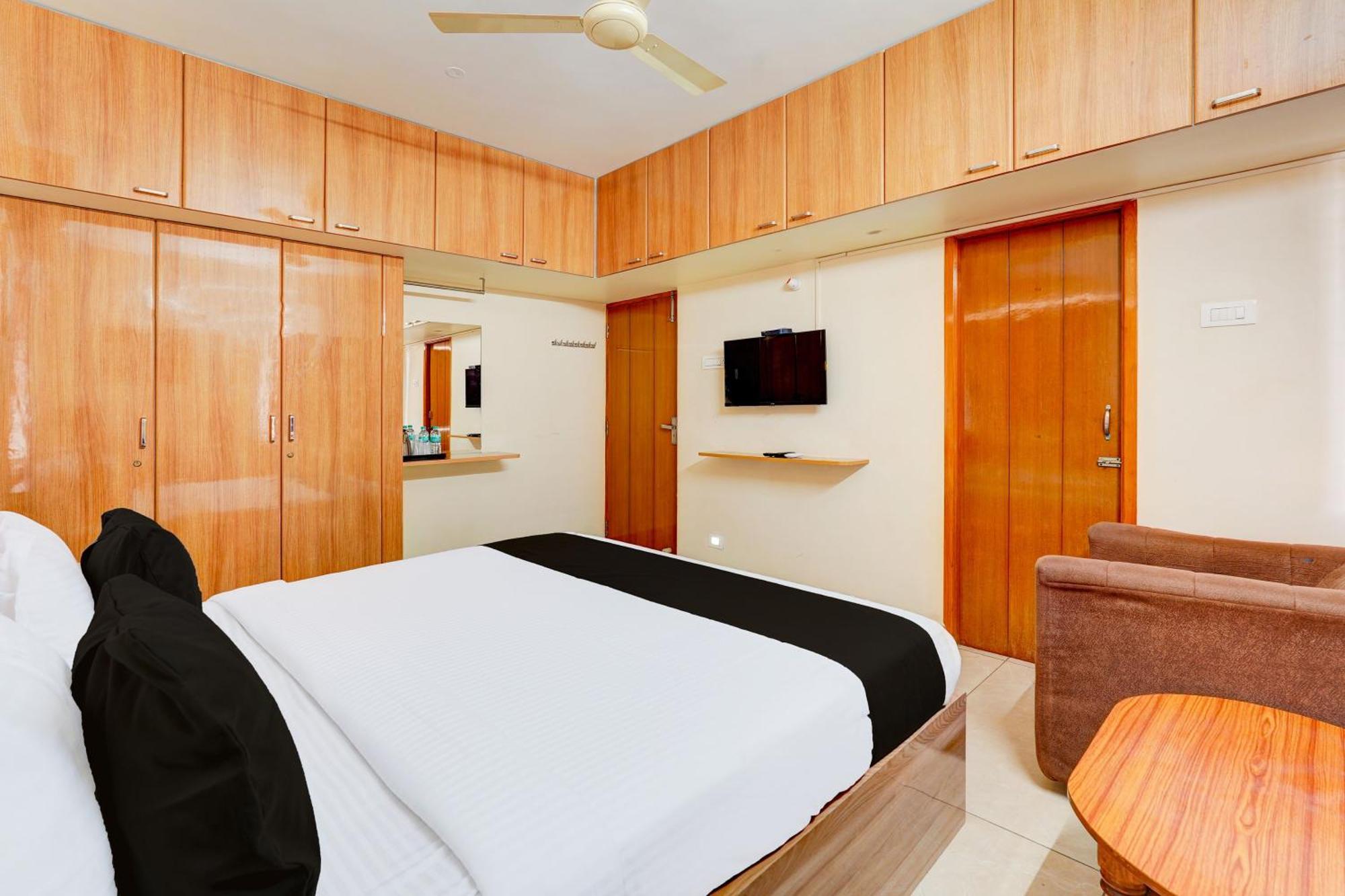 Hotel Collection O Dhana Homes 3*